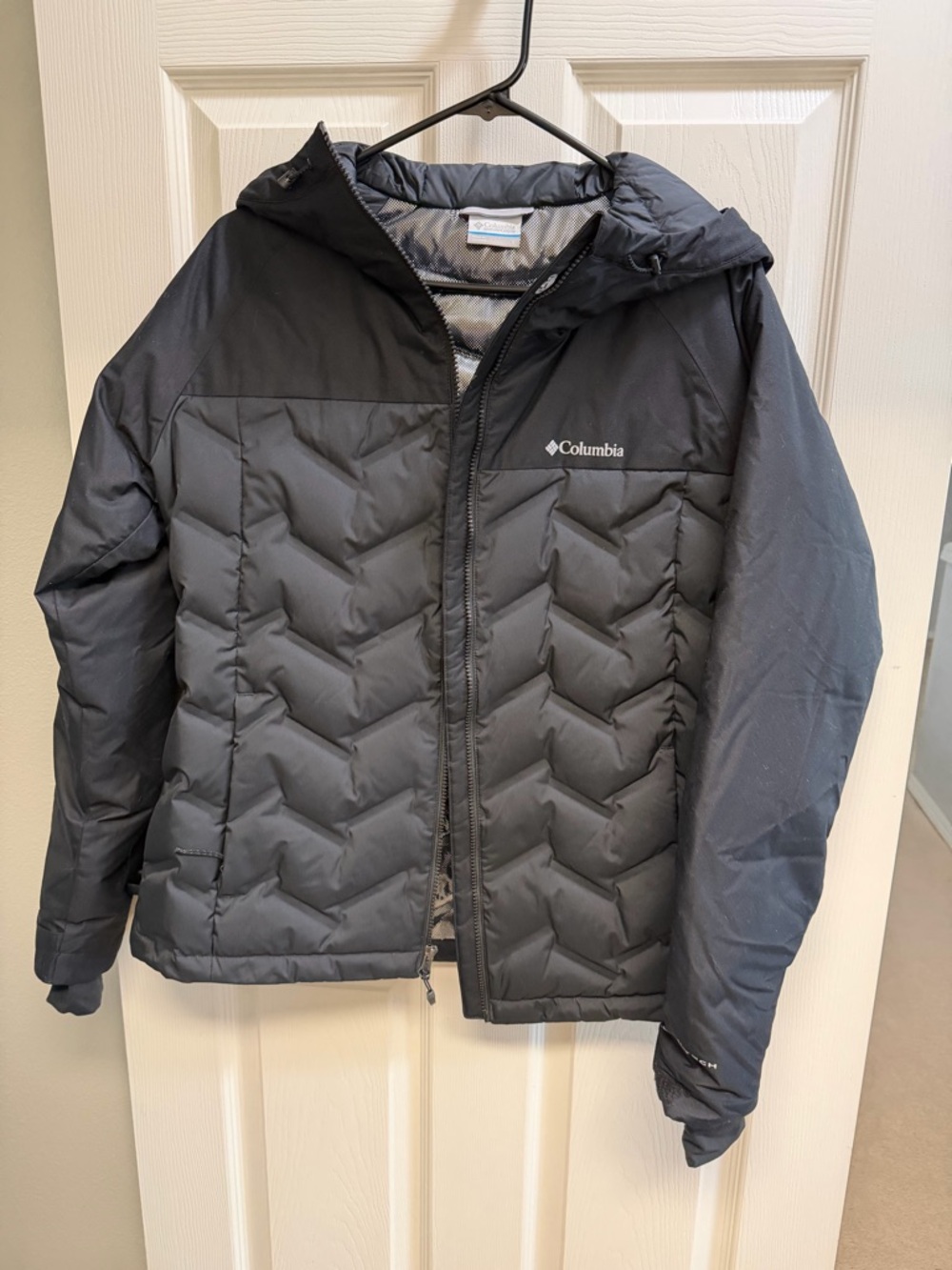 Columbia Women’s Black Hooded Puffer Jacket